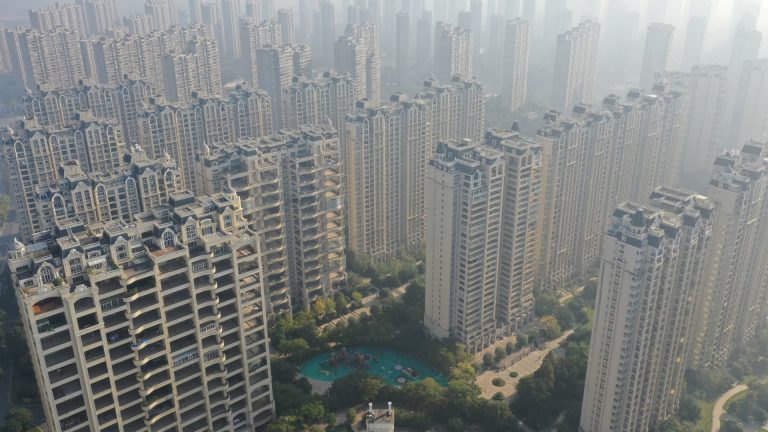 China property stocks slump after Country Garden cancels share sale